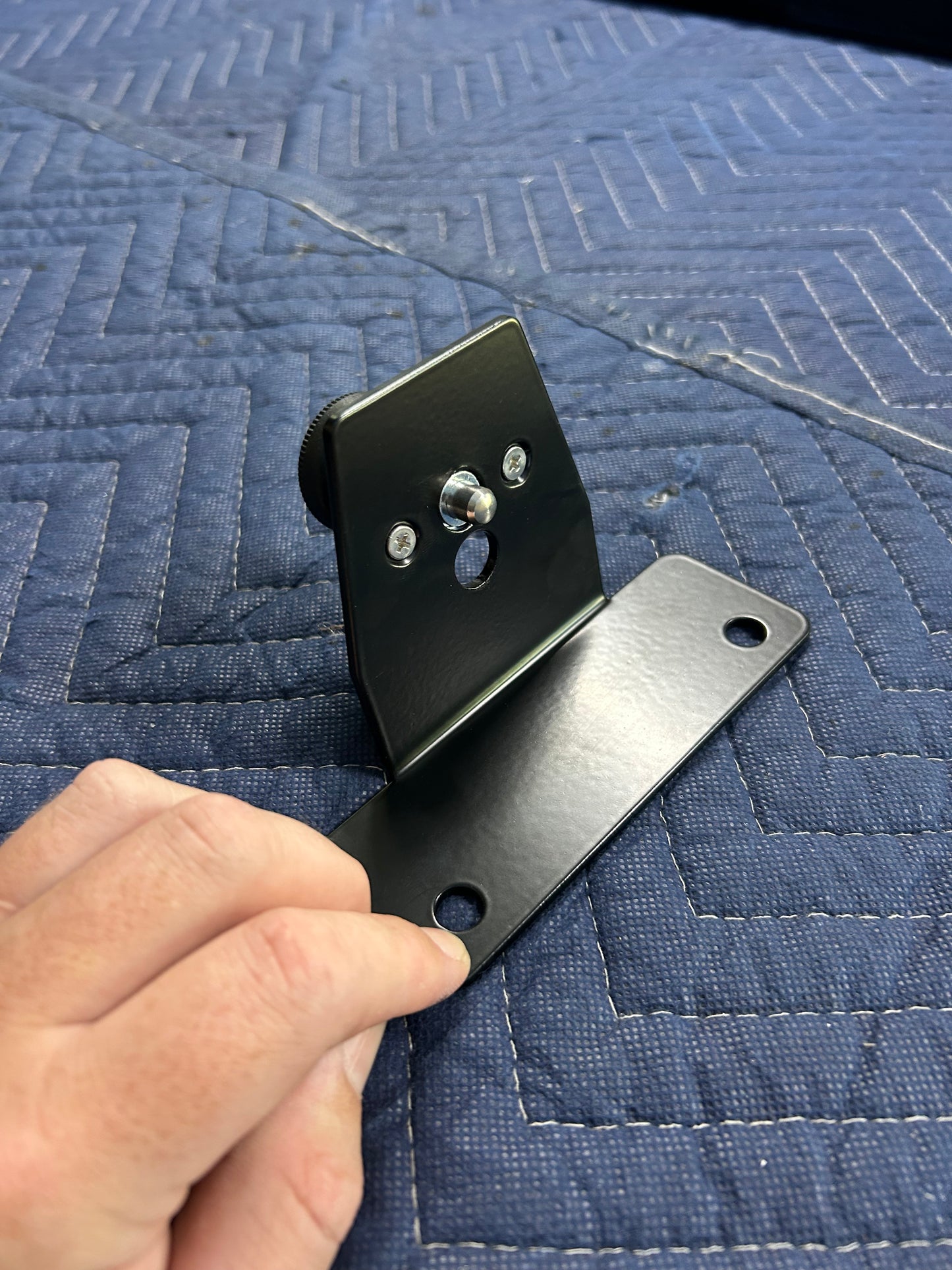 Quick release mechanism mount (moving sailplane)