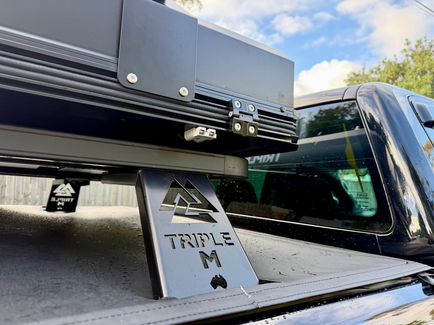 1.4 TRIPLE M ROOFTOP TENT