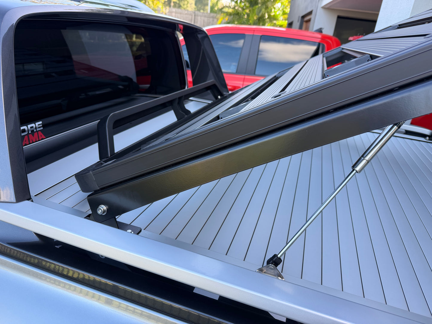 REAR WINDOW PROTECTOR RAIL