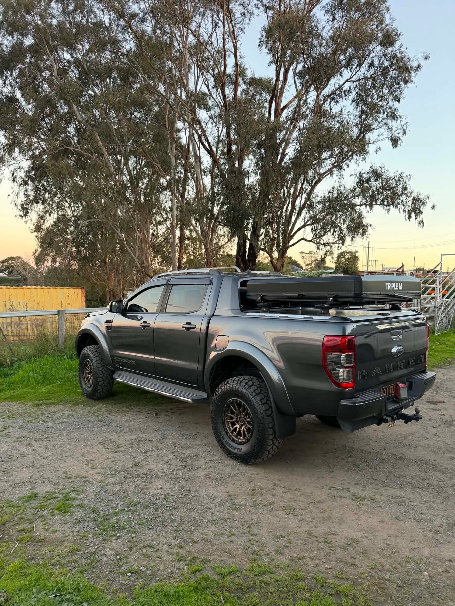 1.4 Triple M Rooftop Tent