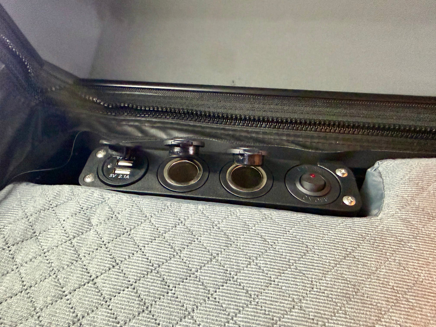 1.4 TRIPLE M ROOFTOP TENT