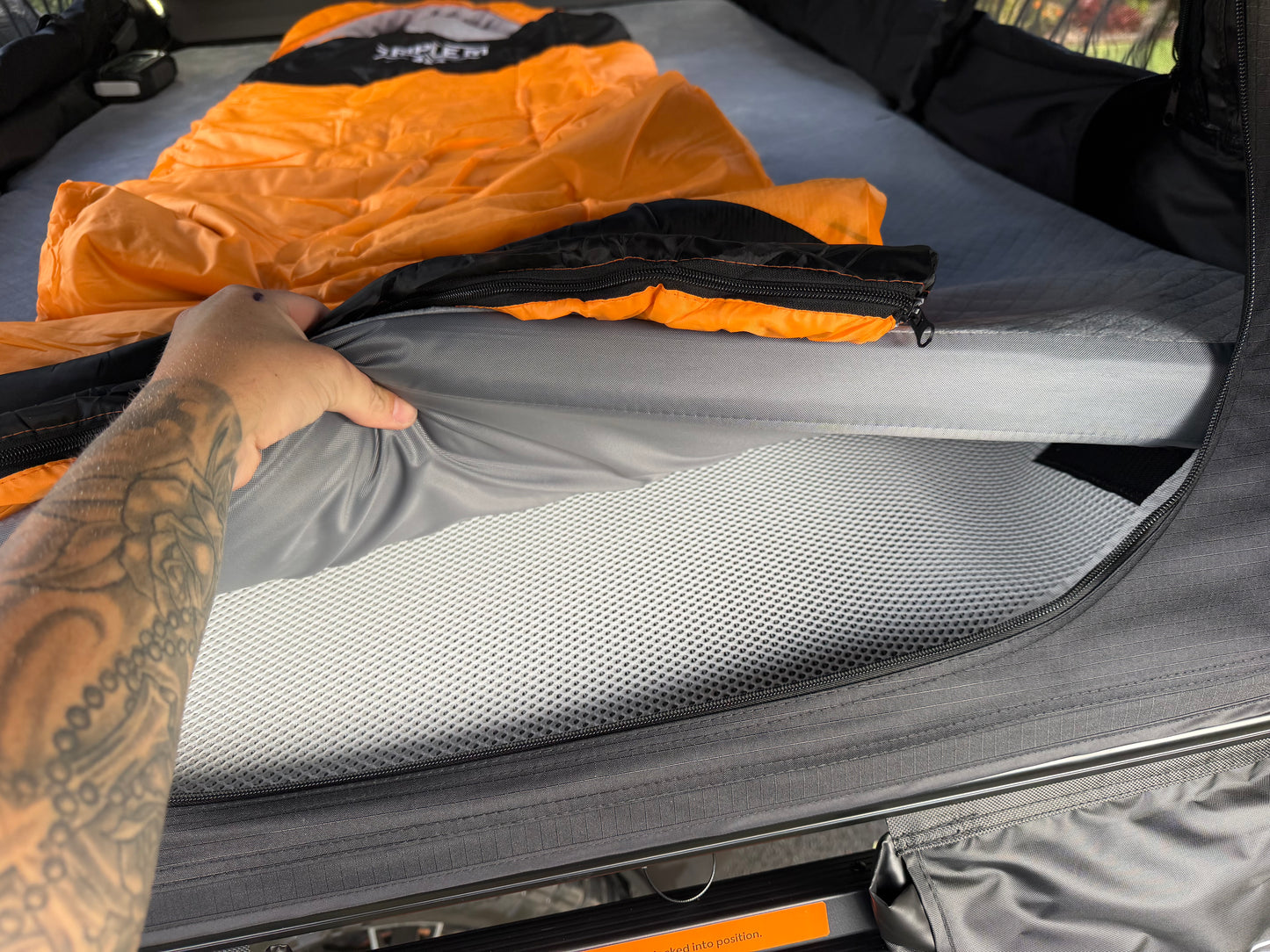 1.4 TRIPLE M ROOFTOP TENT