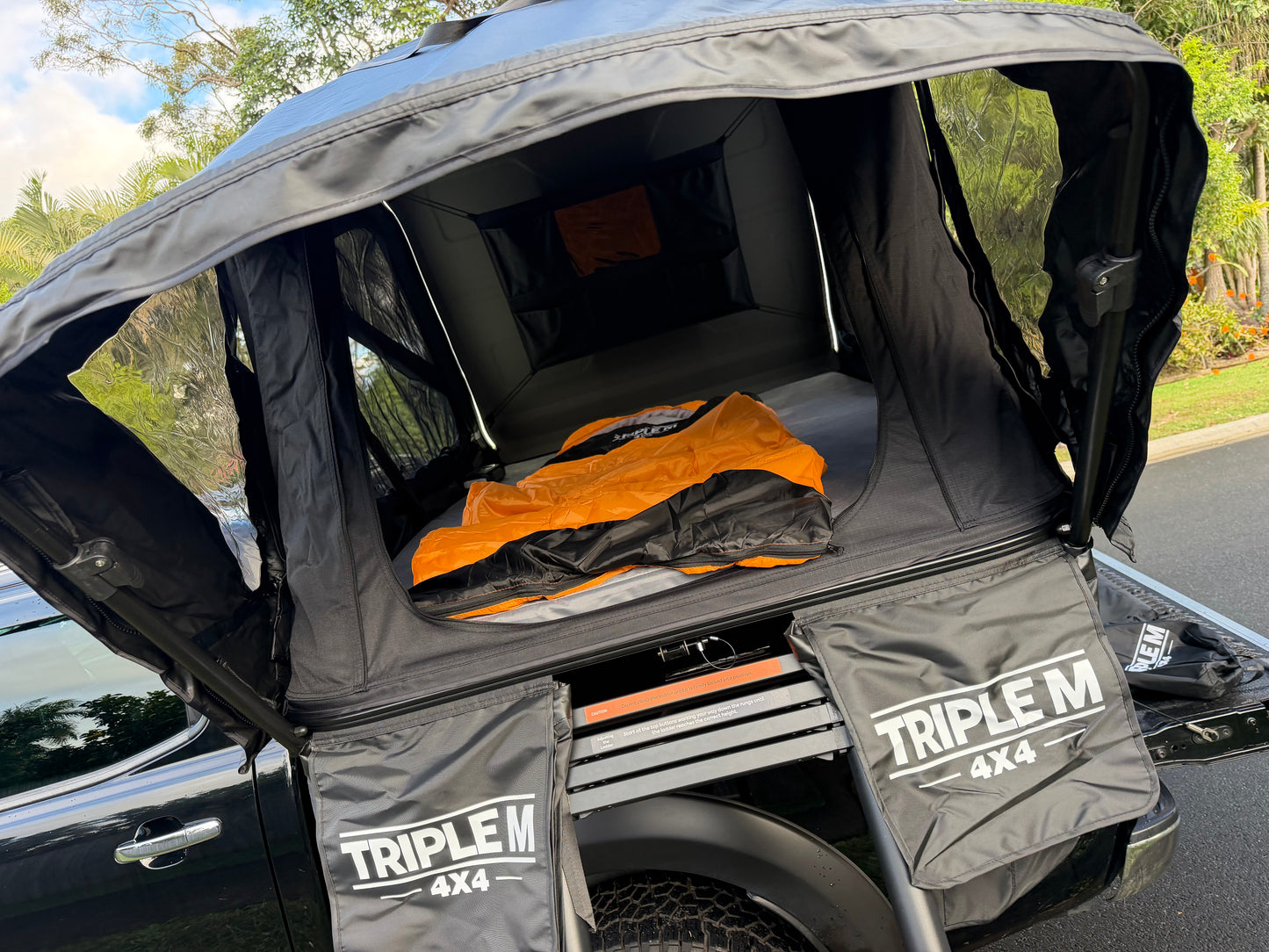 1.4 TRIPLE M ROOFTOP TENT