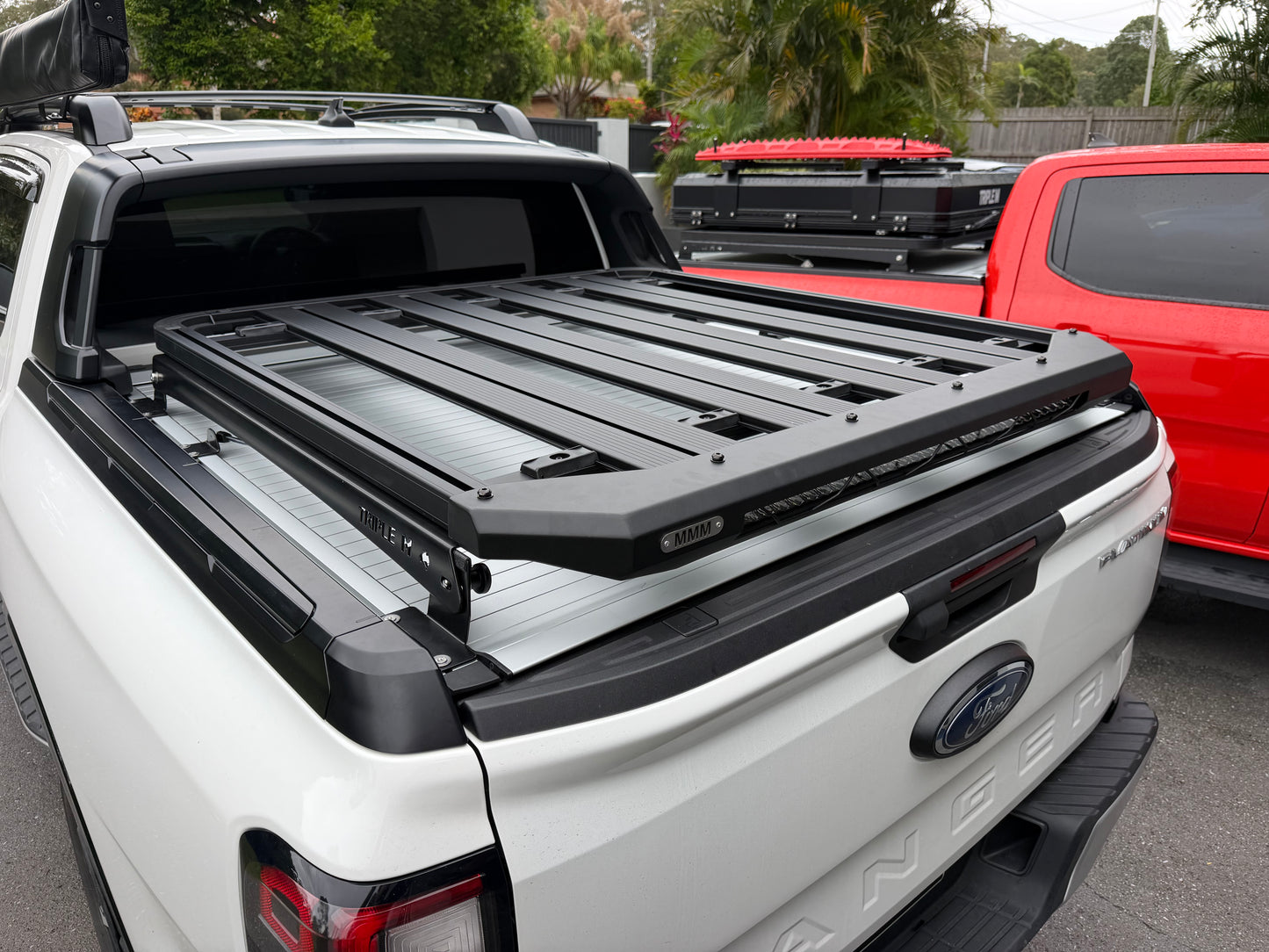 Gas strut tub rack (with rear light)