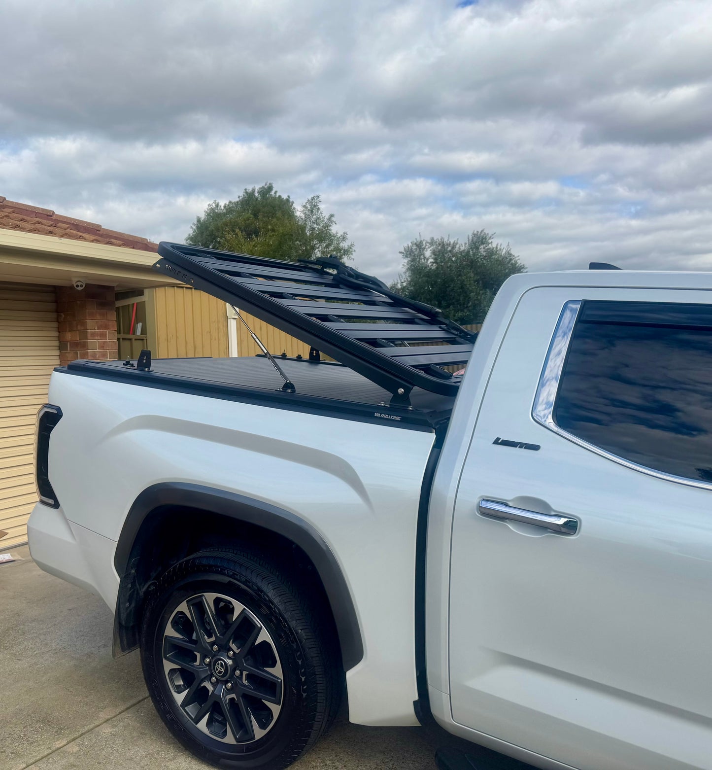 Gas Strut Tub Rack (American Utes)