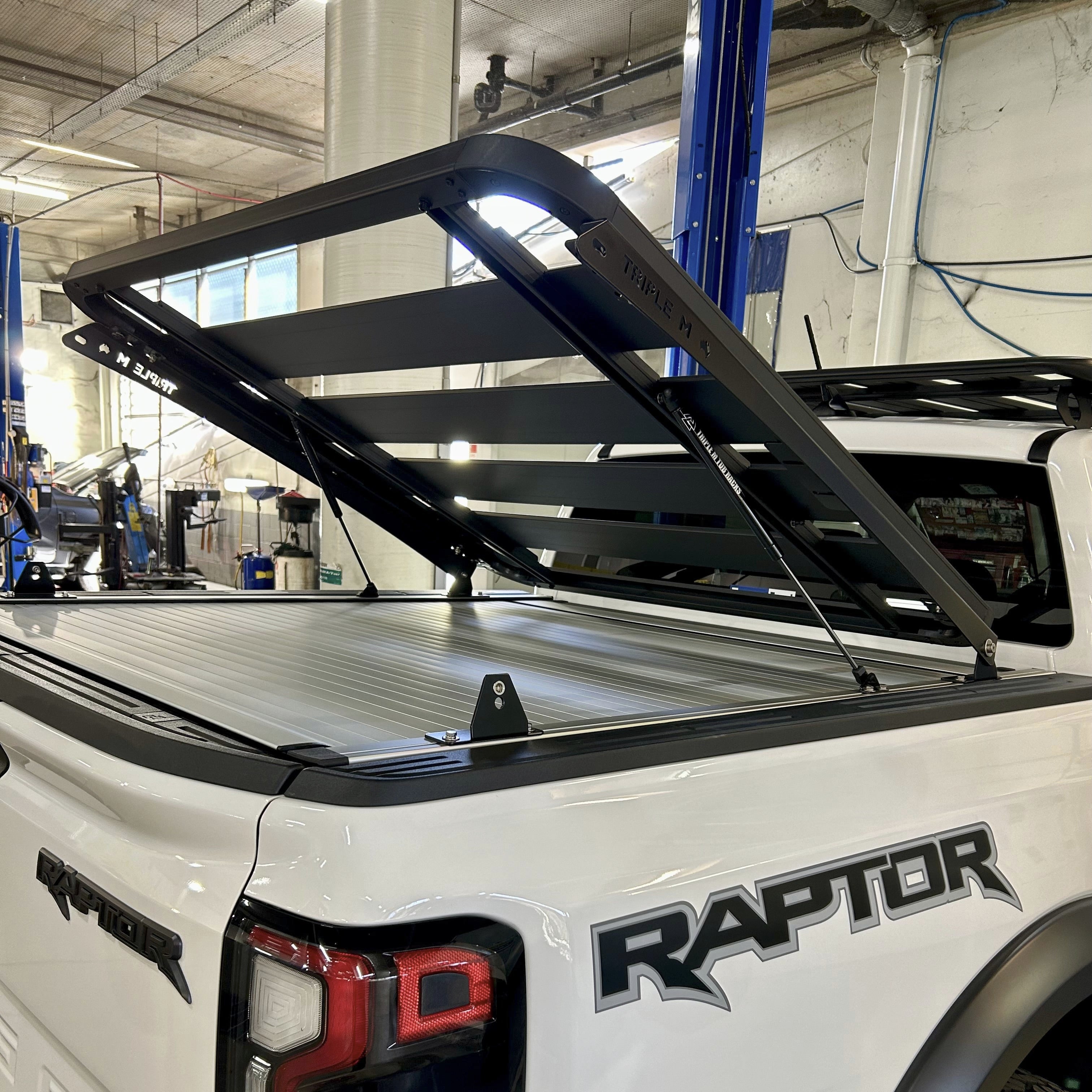 GAS STRUT TUB RACK – Triple M Tub Racks